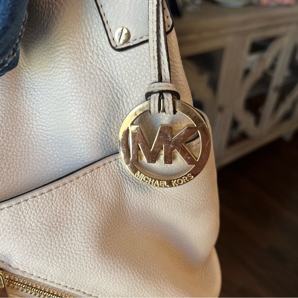 Michael Kors Portland Shoulder Bag - EUC - Picture 2 of 10